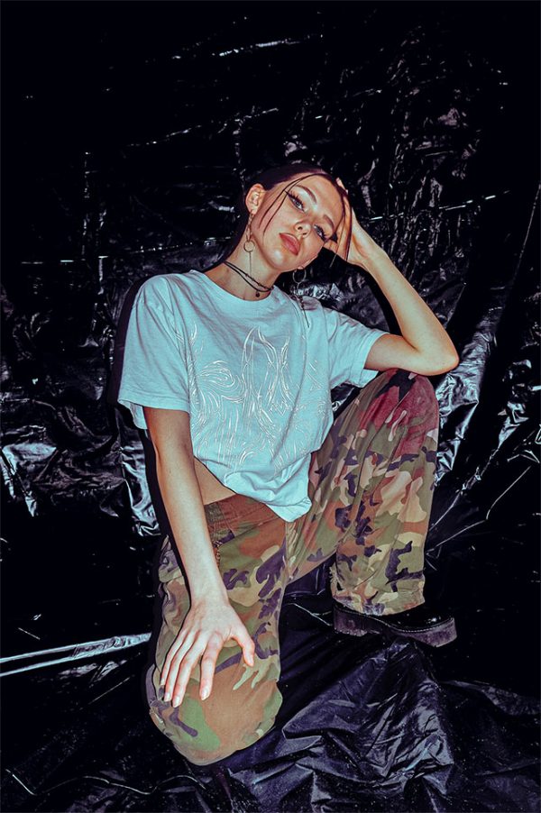 “Trivial Art” HANDMADE [Oversized] T‘ White